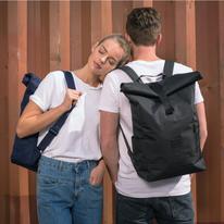 "AARON" újrahasznosított nagyméretű rolltop hátizsák, fekete, Johnny Urban "AARON" újrahasznosított nagyméretű rolltop hátizsák, fekete, Johnny Urban