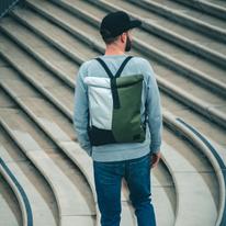 "OSKAR" újrahasznosított rolltop hátizsák, zöld-szürke-fekete, Johnny Urban "OSKAR" újrahasznosított rolltop hátizsák, zöld-szürke-fekete, Johnny Urban